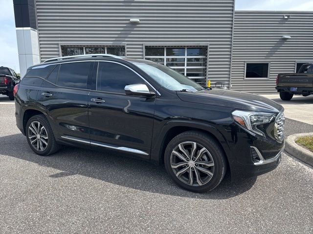 Used 2020 GMC Terrain Denali w/ Denali Premium Package FWD image 2