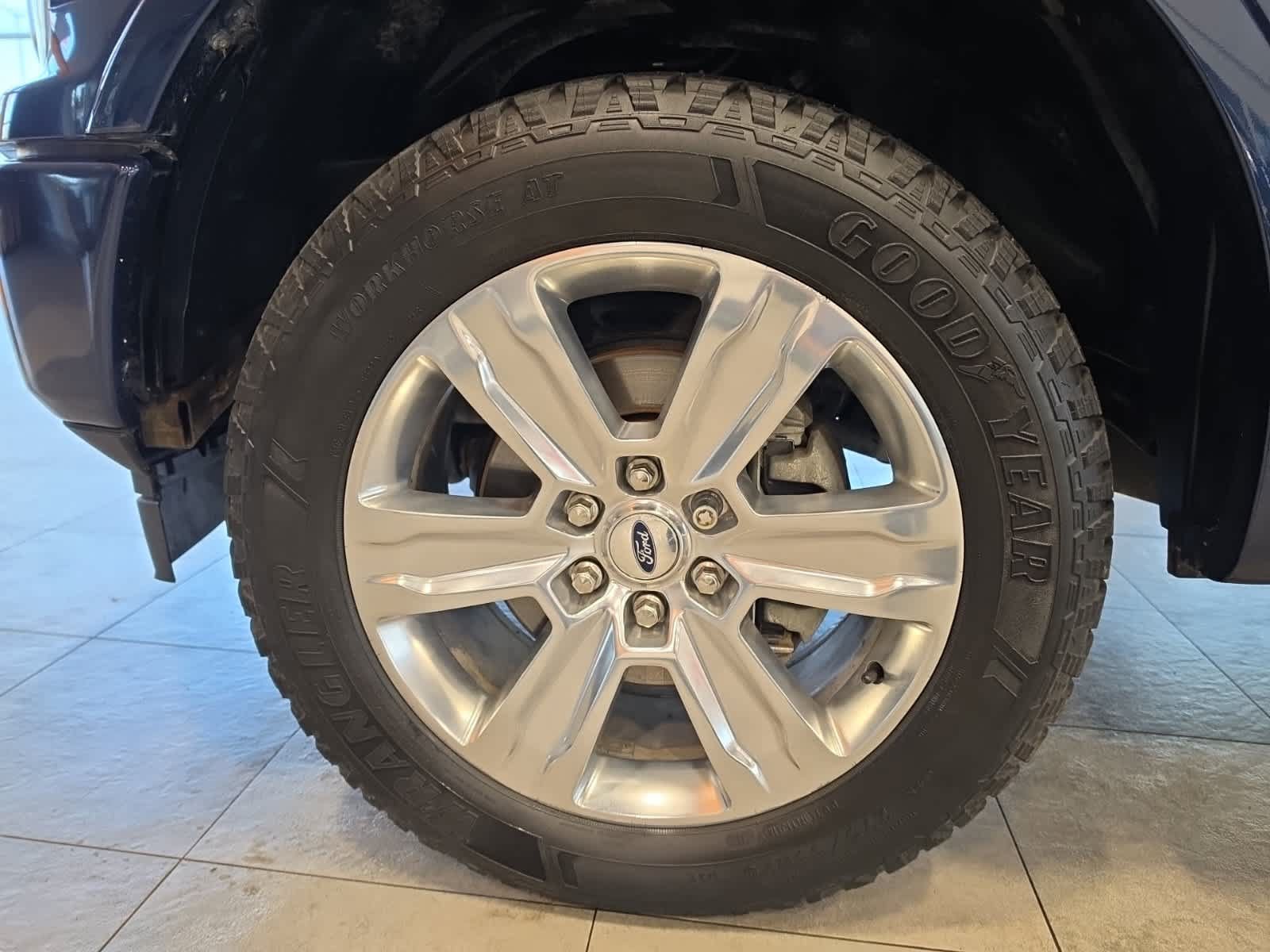 Certified 2019 Ford F150 Platinum w/ FX4 Off-Road Package AWD/4WD image 17