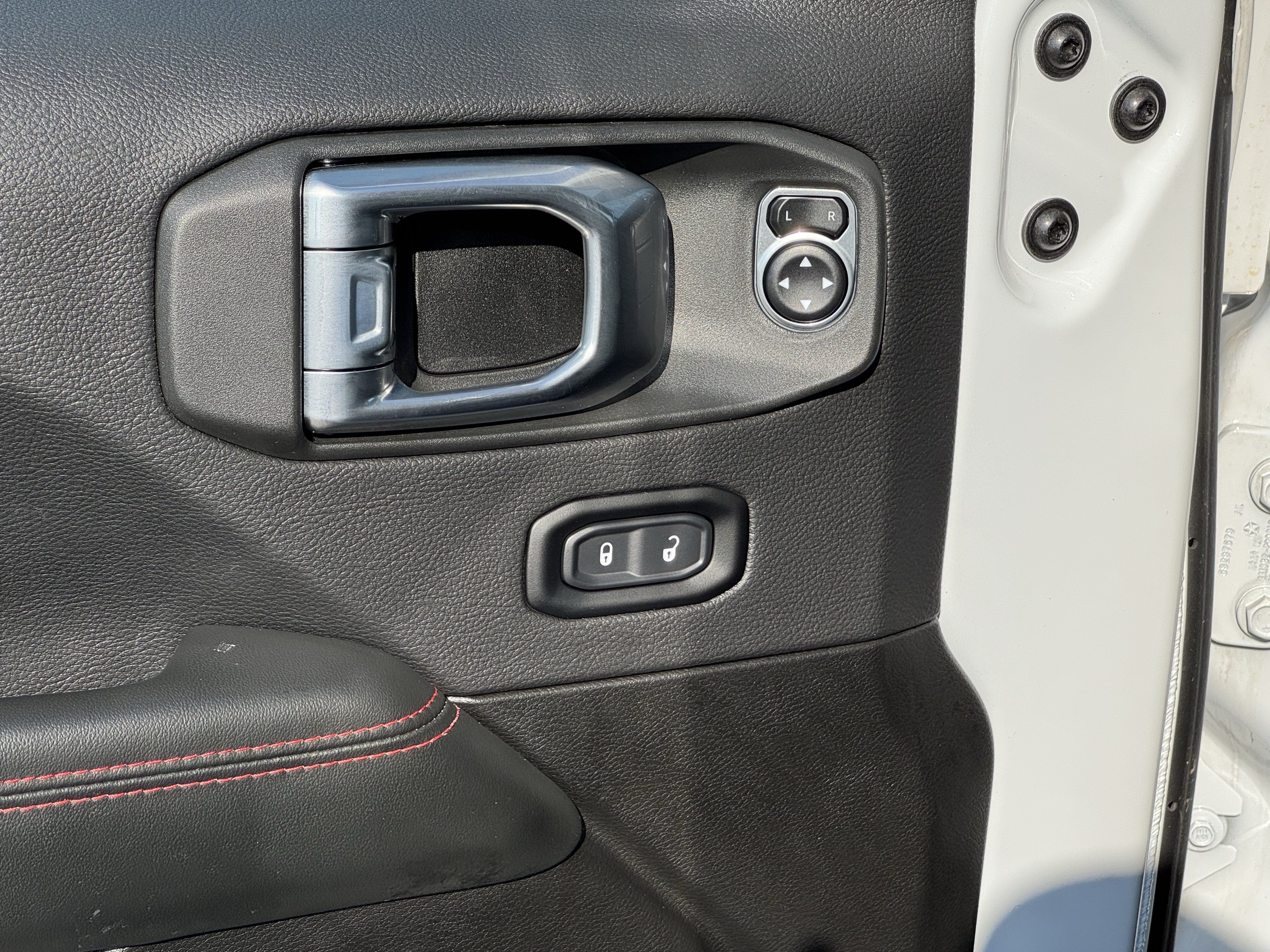 Used 2024 Jeep Wrangler Unlimited Rubicon AWD/4WD image 12