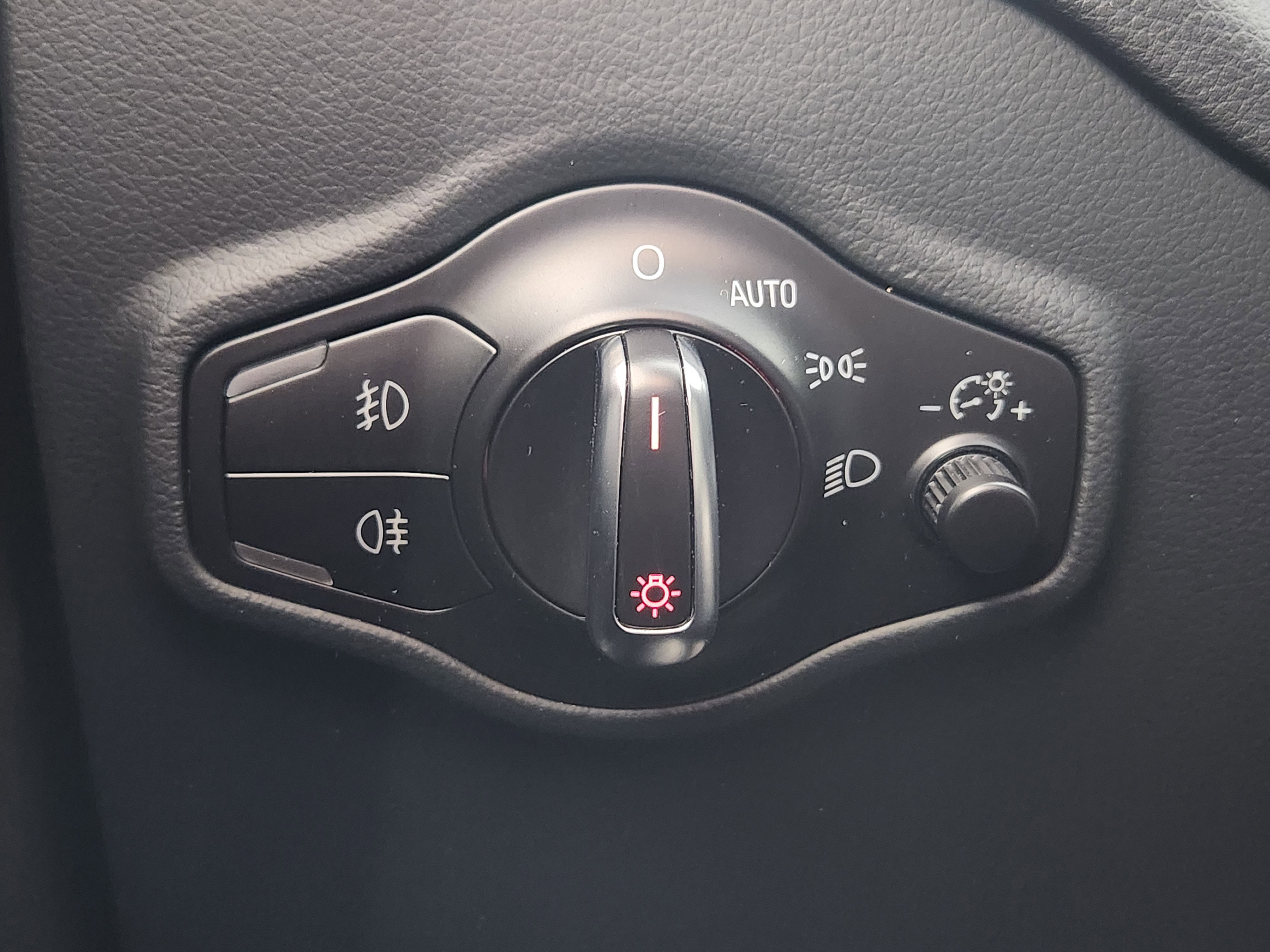 Used 2017 Audi Q5 2.0T Premium Plus w/ Technology Package image 27