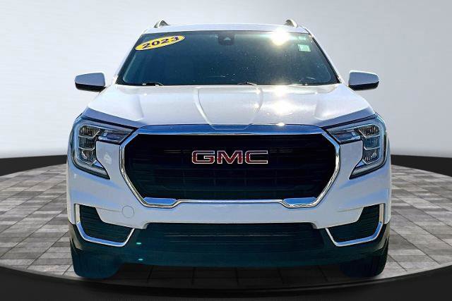 Used 2023 GMC Terrain SLE w/ Driver Convenience Package image 9