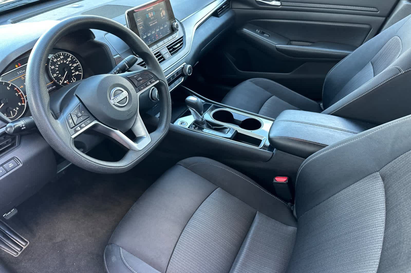 Used 2024 Nissan Altima 2.5 SV image 12