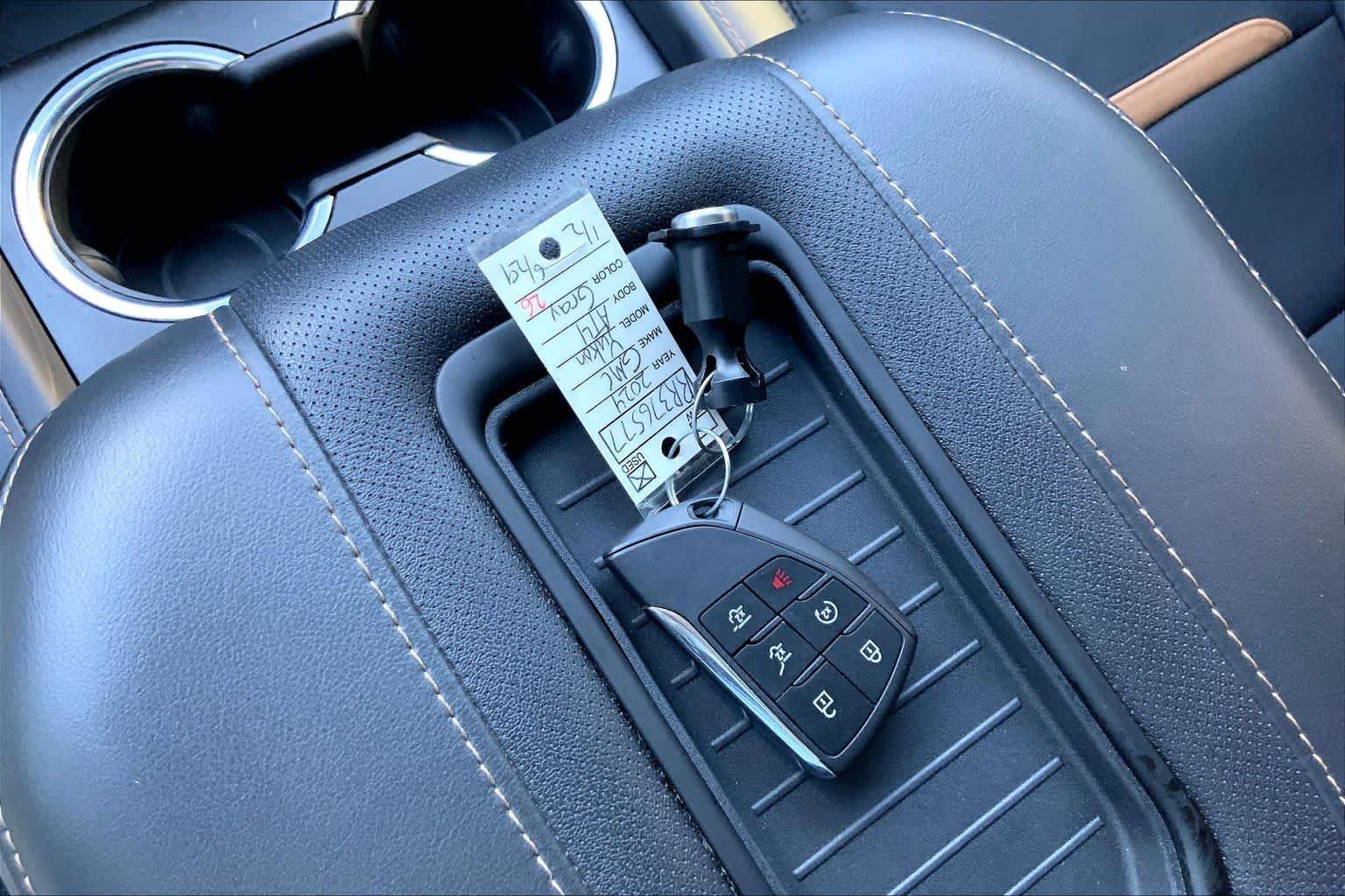 Used 2024 GMC Yukon AT4 w/ Technology Package AWD/4WD image 15