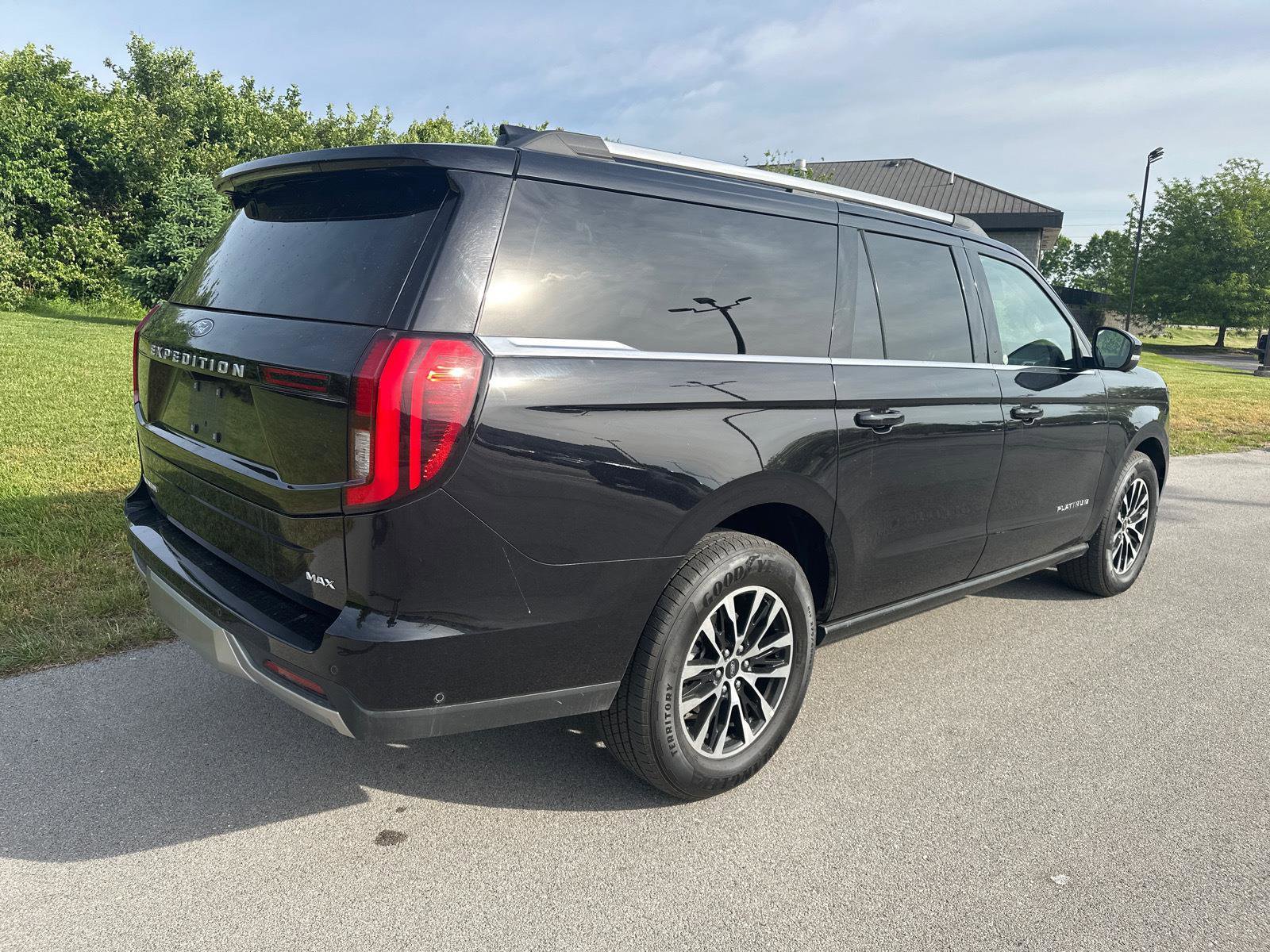 Certified 2025 Ford Expedition Max Platinum AWD/4WD image 17