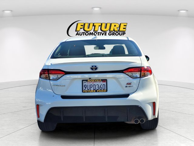 Used 2025 Toyota Corolla SE w/ SE Premium Package FWD image 5