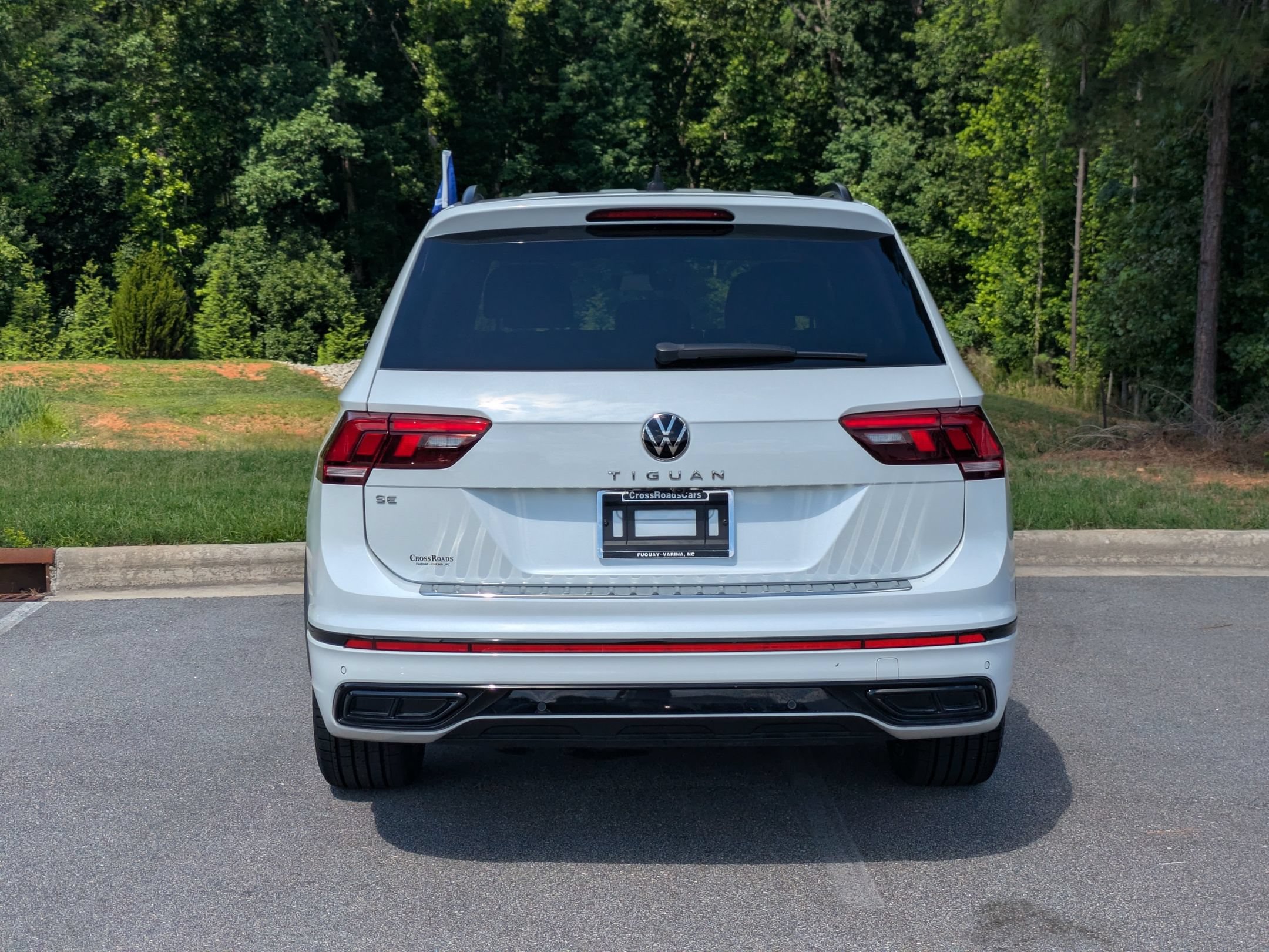 Used 2024 Volkswagen Tiguan SE R-Line FWD image 4