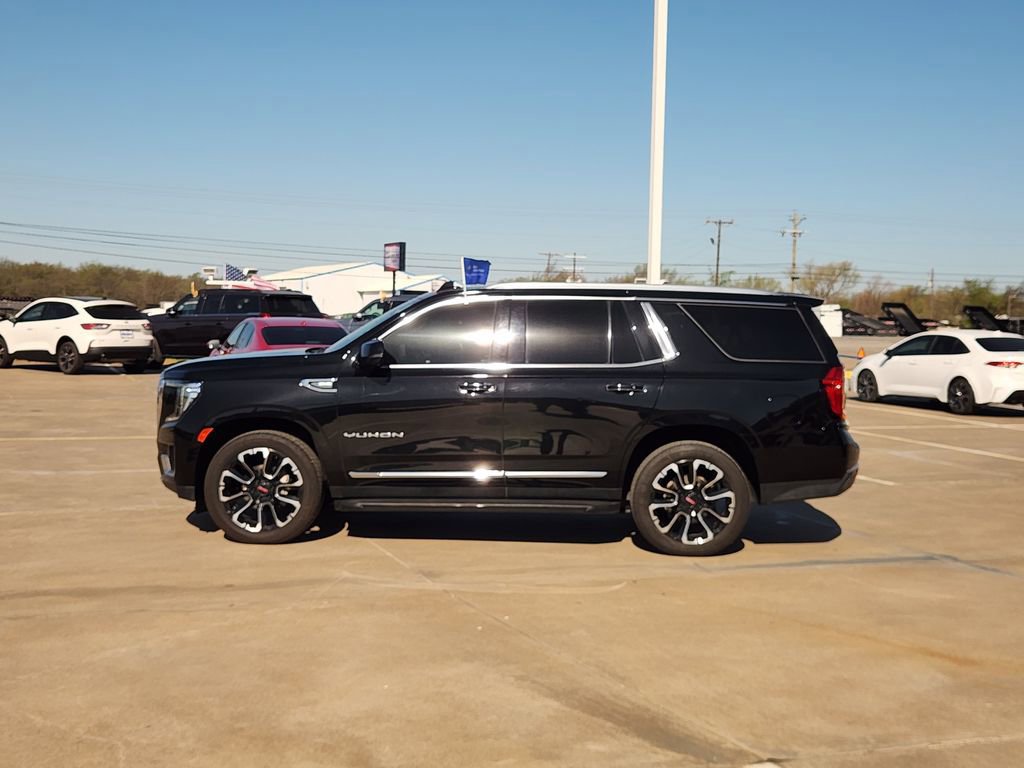 Used 2022 GMC Yukon SLT w/ SLT Premium Package image 2