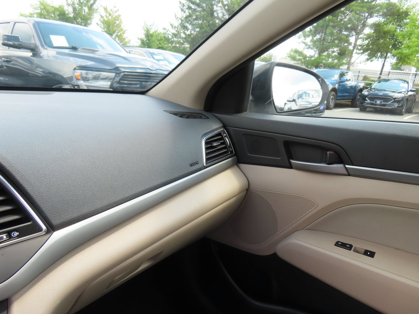 Used 2017 Hyundai Elantra SE FWD image 21