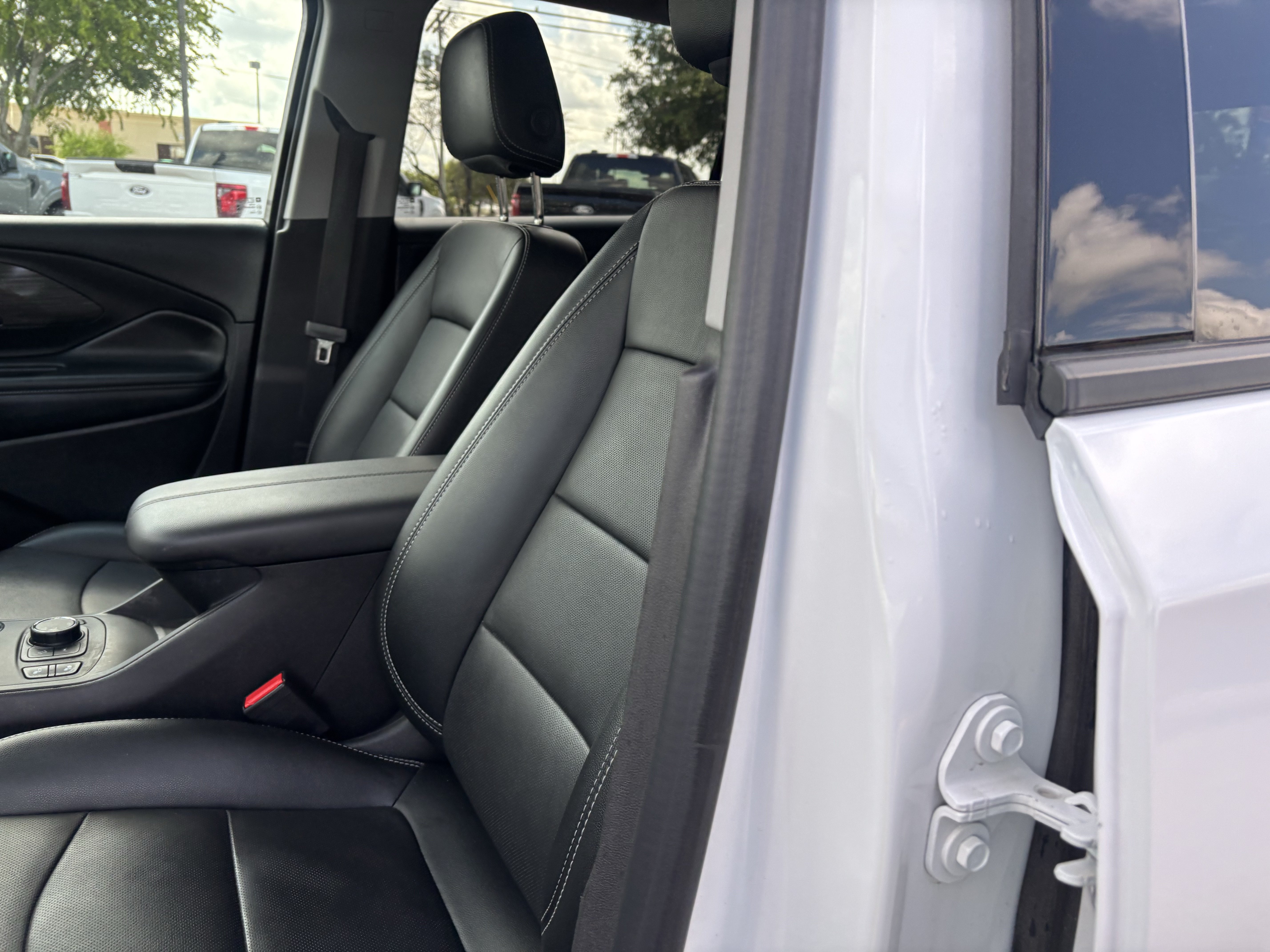 Used 2024 GMC Terrain SLT AWD/4WD image 11