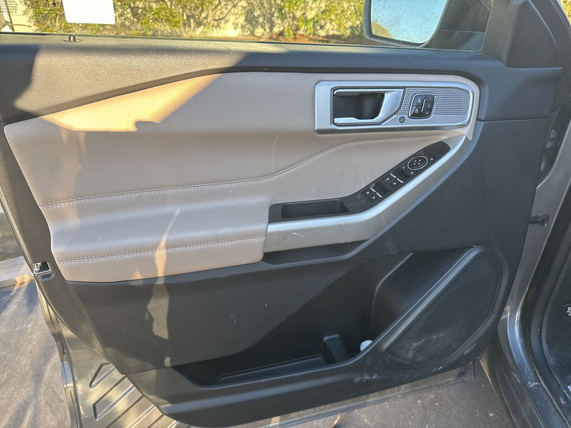 Certified 2023 Ford Explorer Limited w/ Hybrid Equipment Group 310A image 17