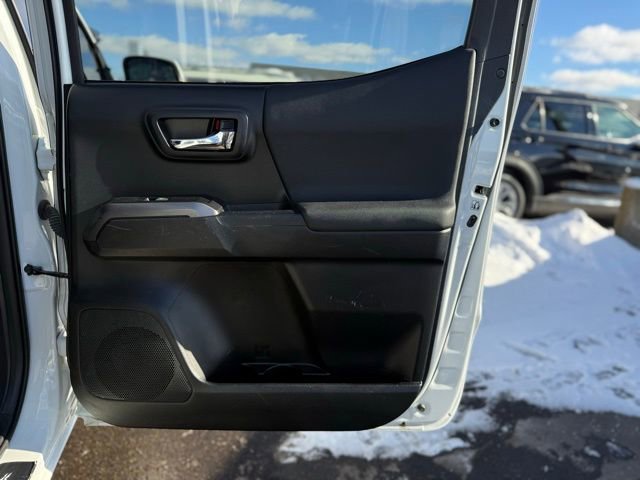 Used 2019 Toyota Tacoma TRD Off-Road w/ Technology Package image 14