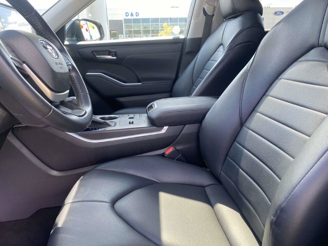 Used 2023 Toyota Highlander XLE FWD image 15