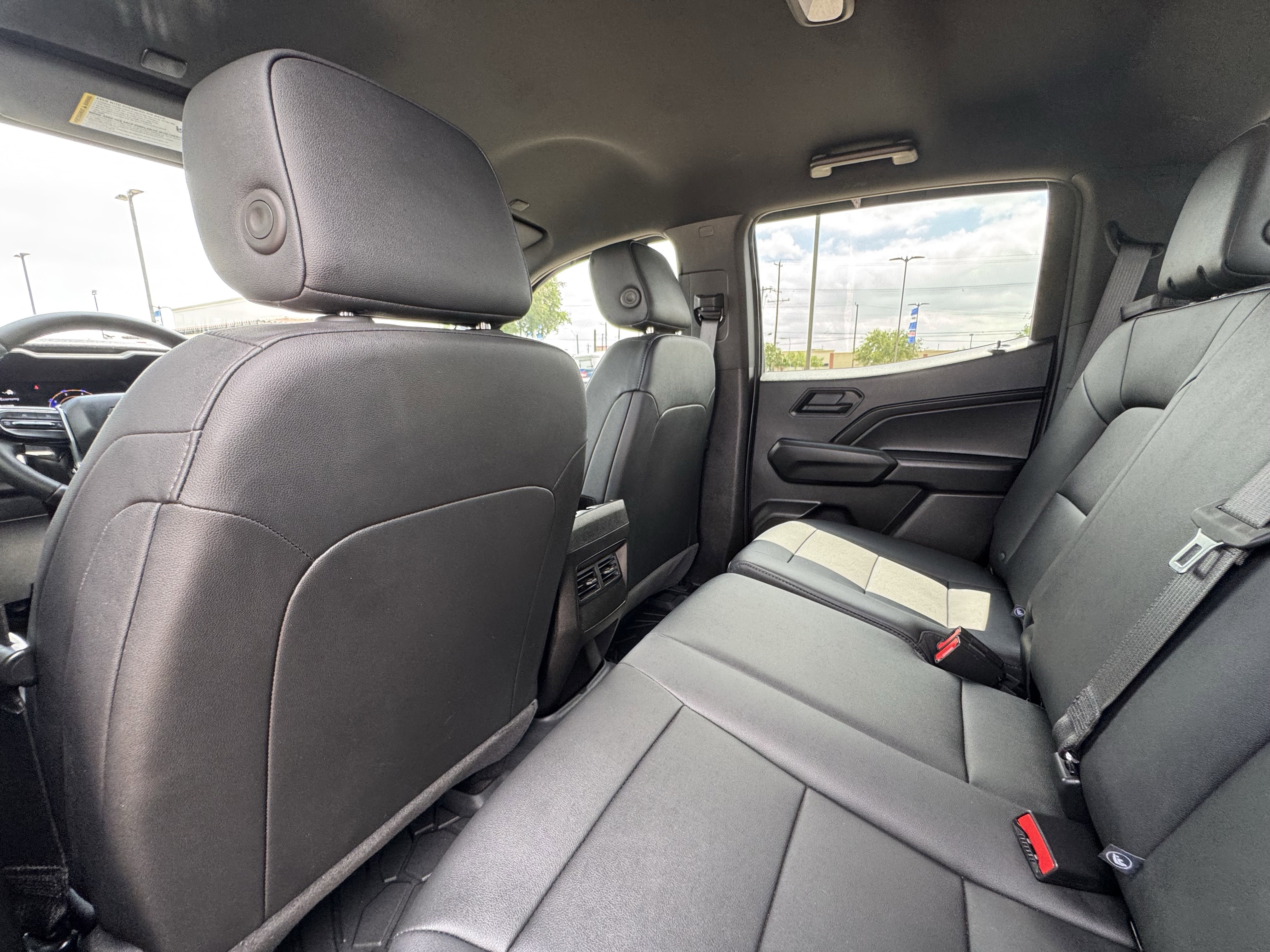 Used 2025 Chevrolet Colorado Trail Boss AWD/4WD image 27
