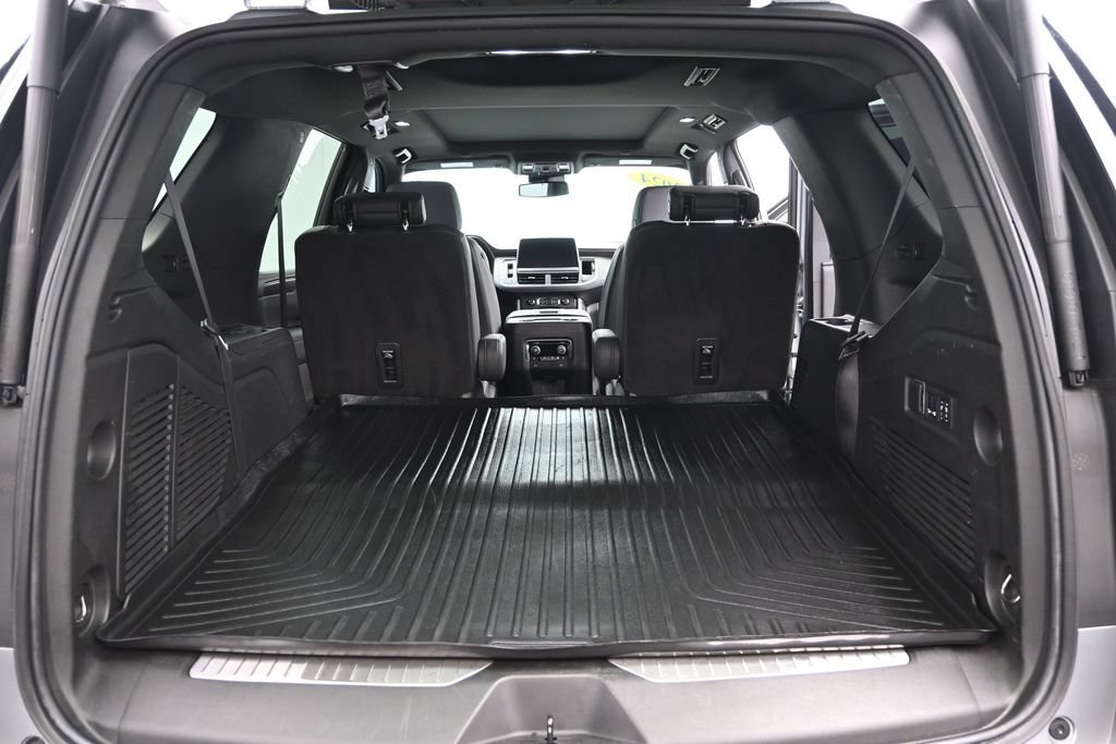 Used 2024 Chevrolet Tahoe Z71 w/ Luxury Package AWD/4WD image 16