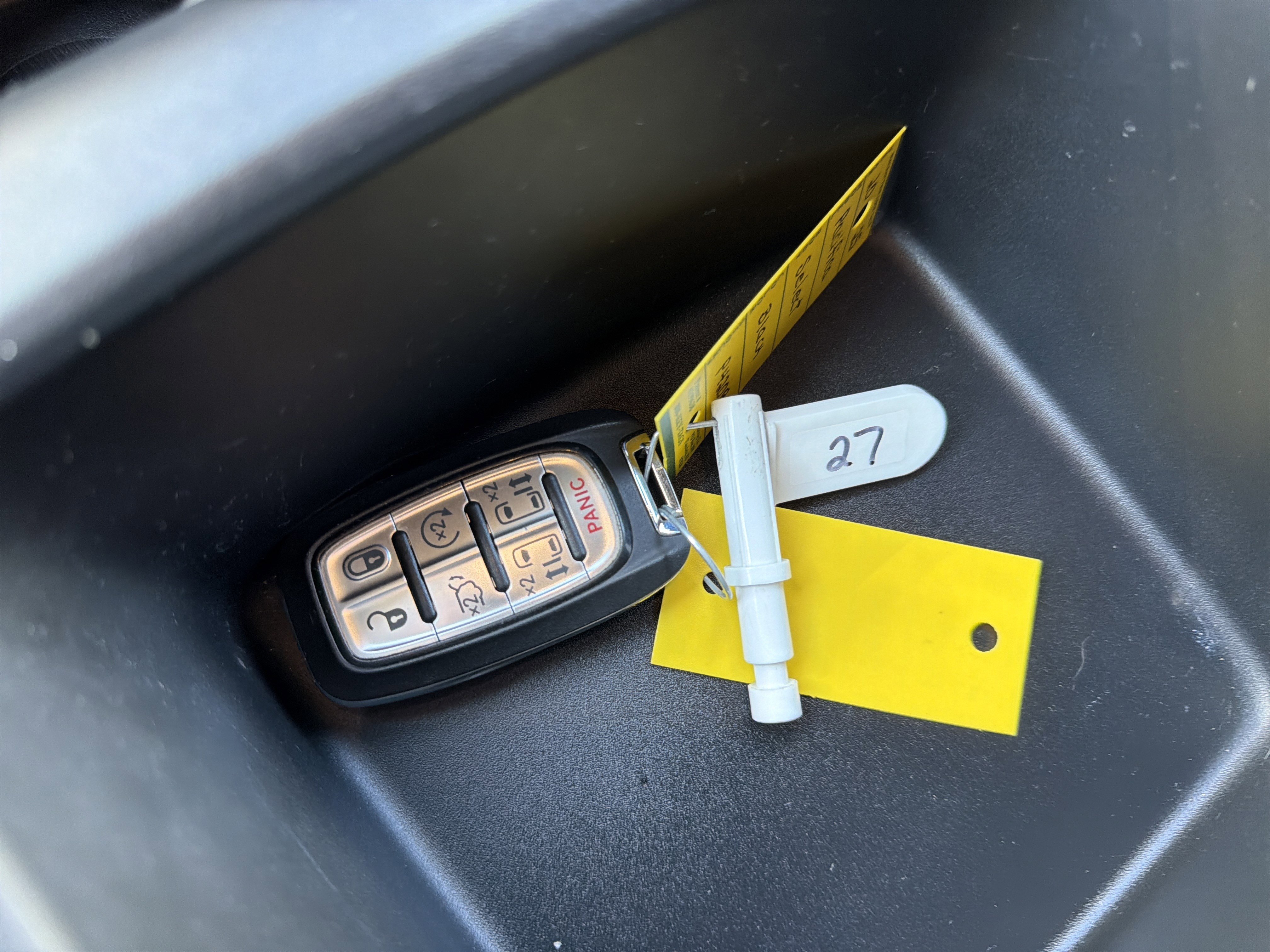 Used 2025 Chrysler Pacifica Select image 24