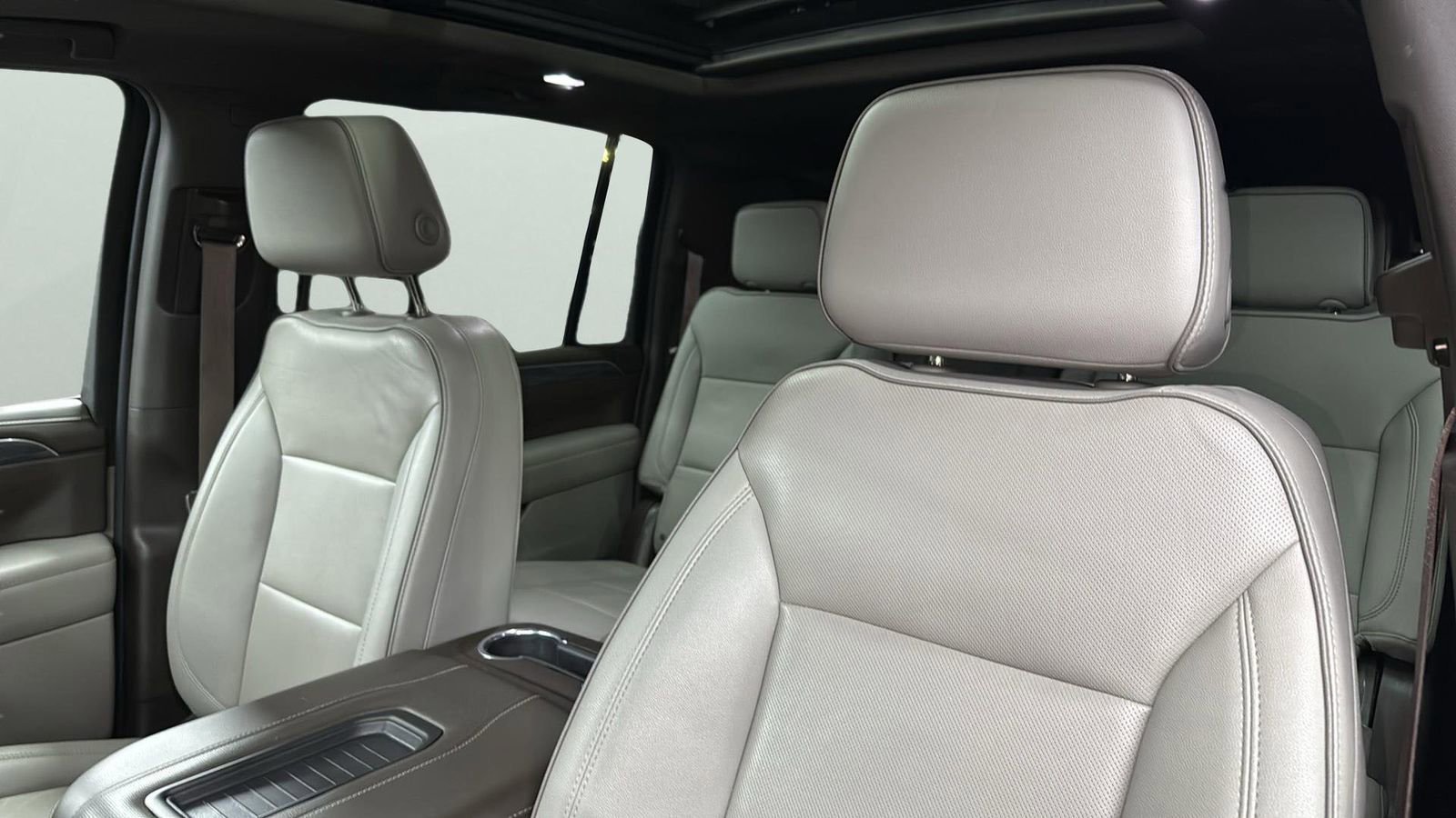 Used 2023 GMC Yukon XL SLT image 10