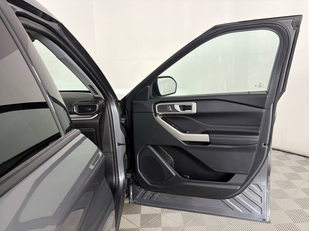 Certified 2024 Ford Explorer XLT w/ Equipment Group 202A image 30