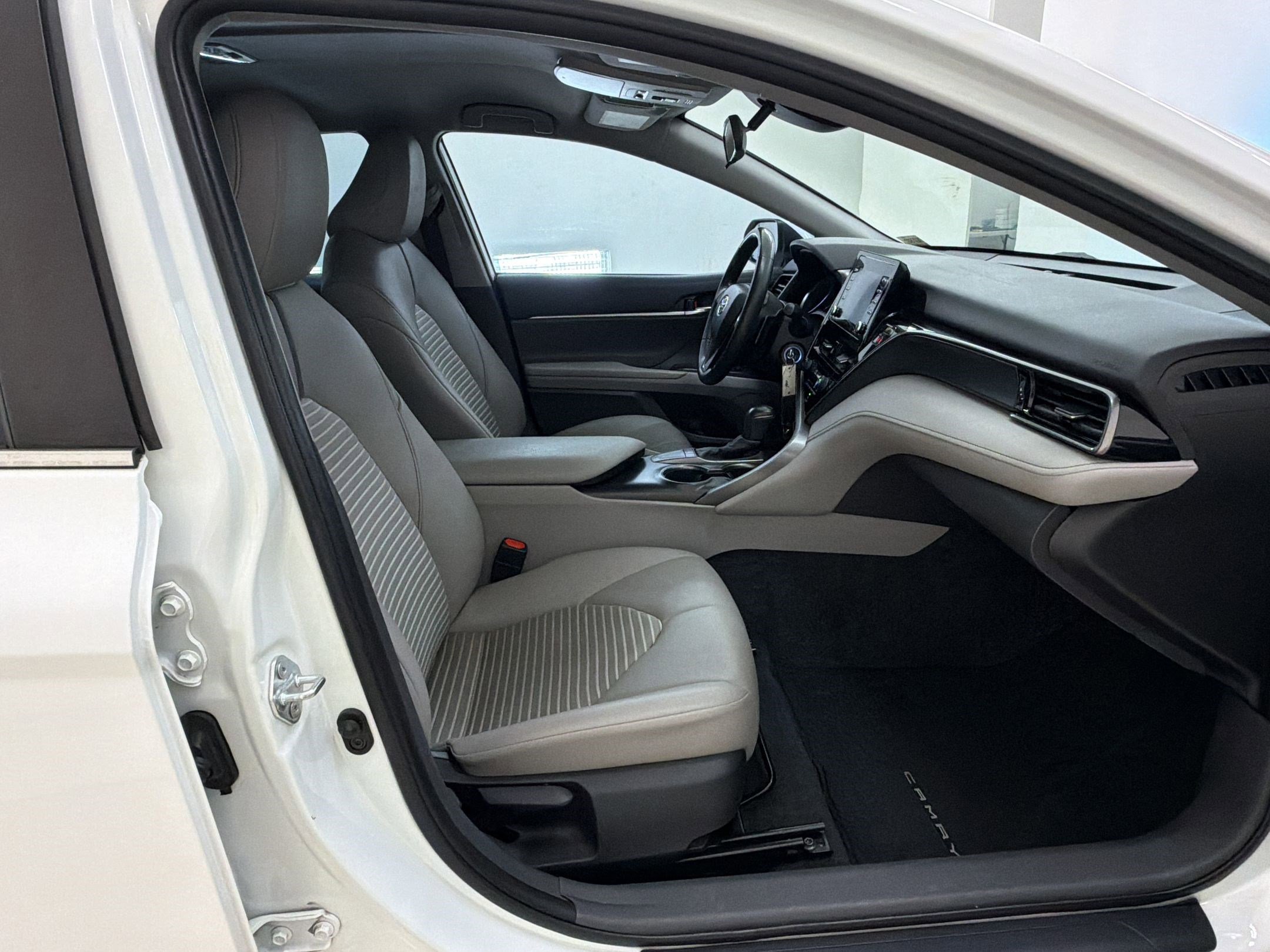 Used 2022 Toyota Camry SE FWD image 29