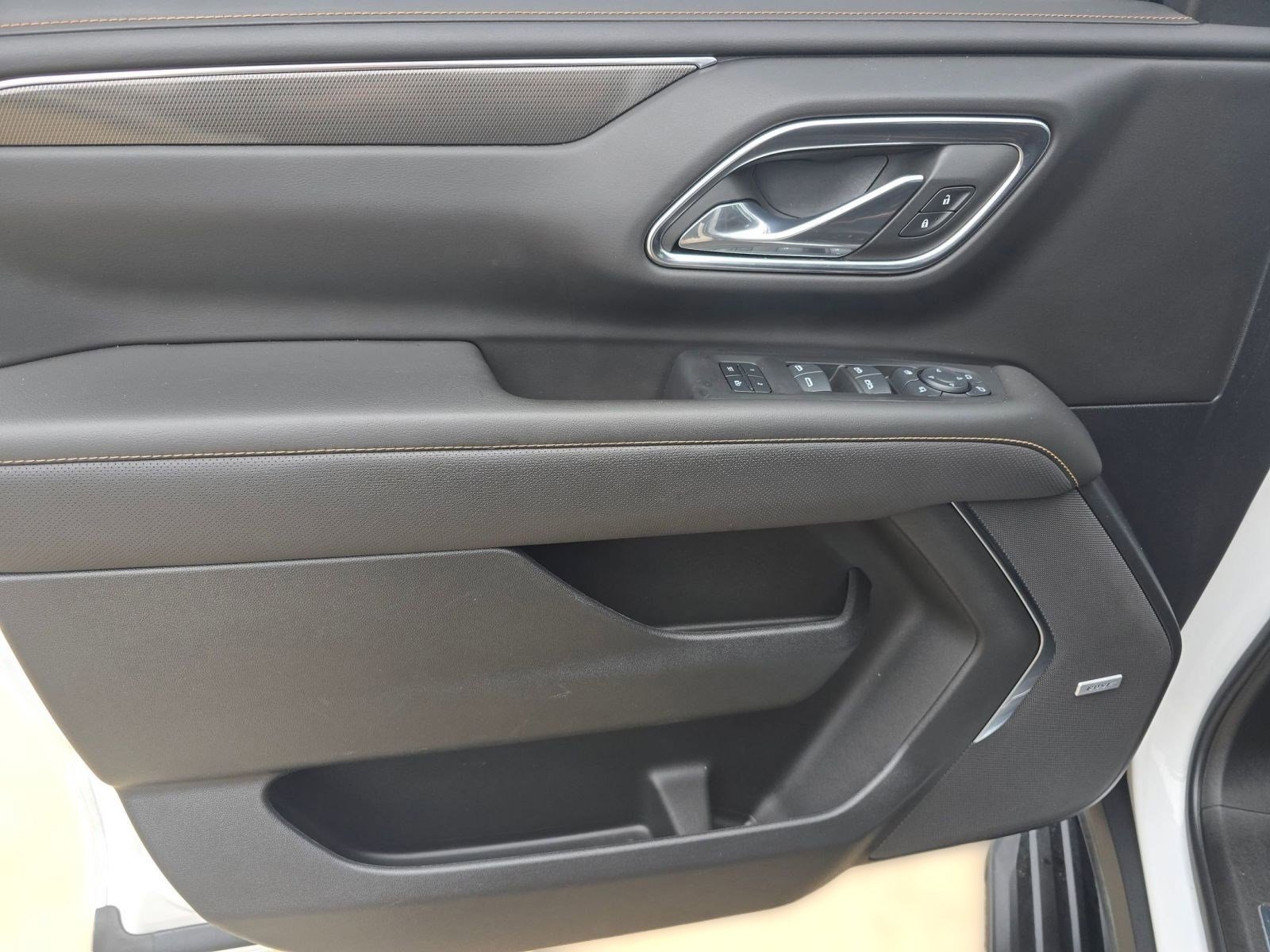 Used 2024 GMC Yukon AT4 w/ Technology Package image 11