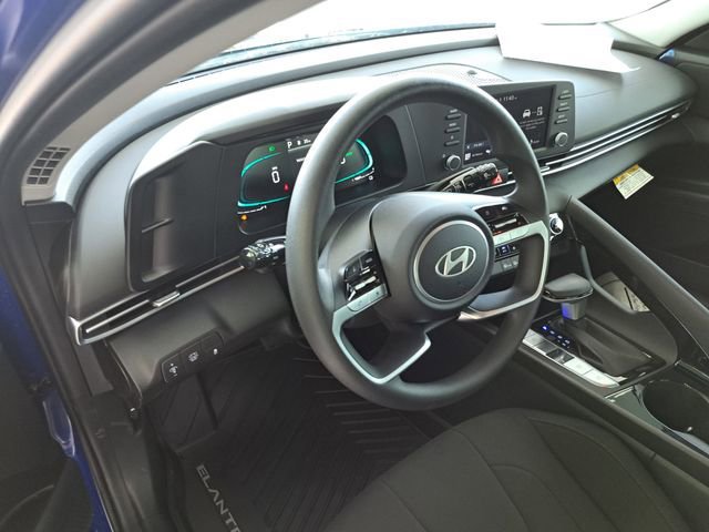 Used 2025 Hyundai Elantra Hybrid image 7