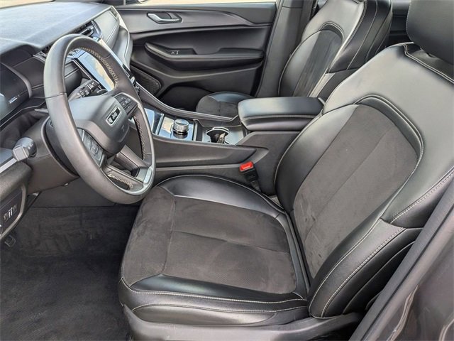 Used 2024 Jeep Grand Cherokee L Altitude image 12