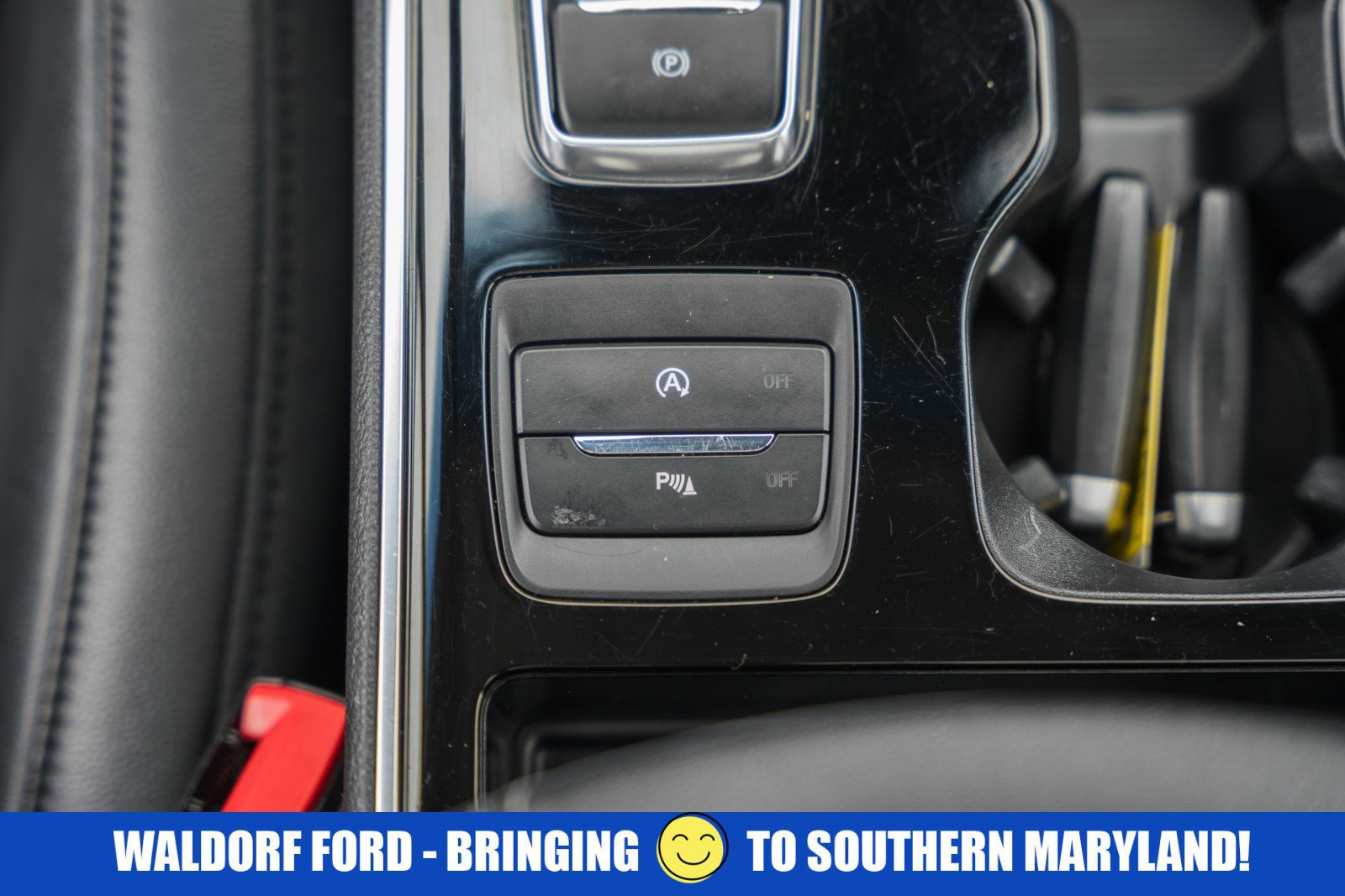 Certified 2020 Ford Edge Titanium w/ Cargo Accessory Package image 29