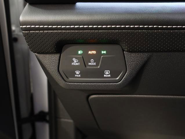 Used 2024 Volkswagen Atlas SEL Premium R-Line image 23