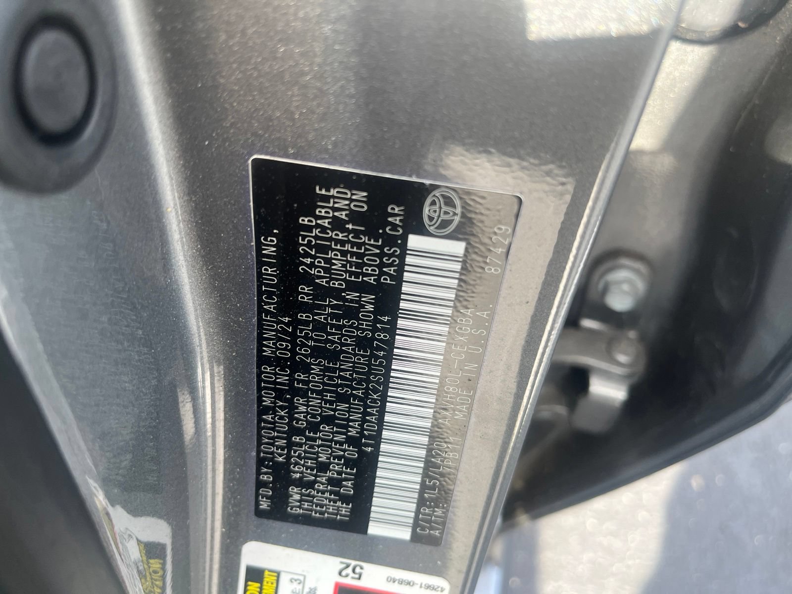 Used 2025 Toyota Camry XLE FWD image 4
