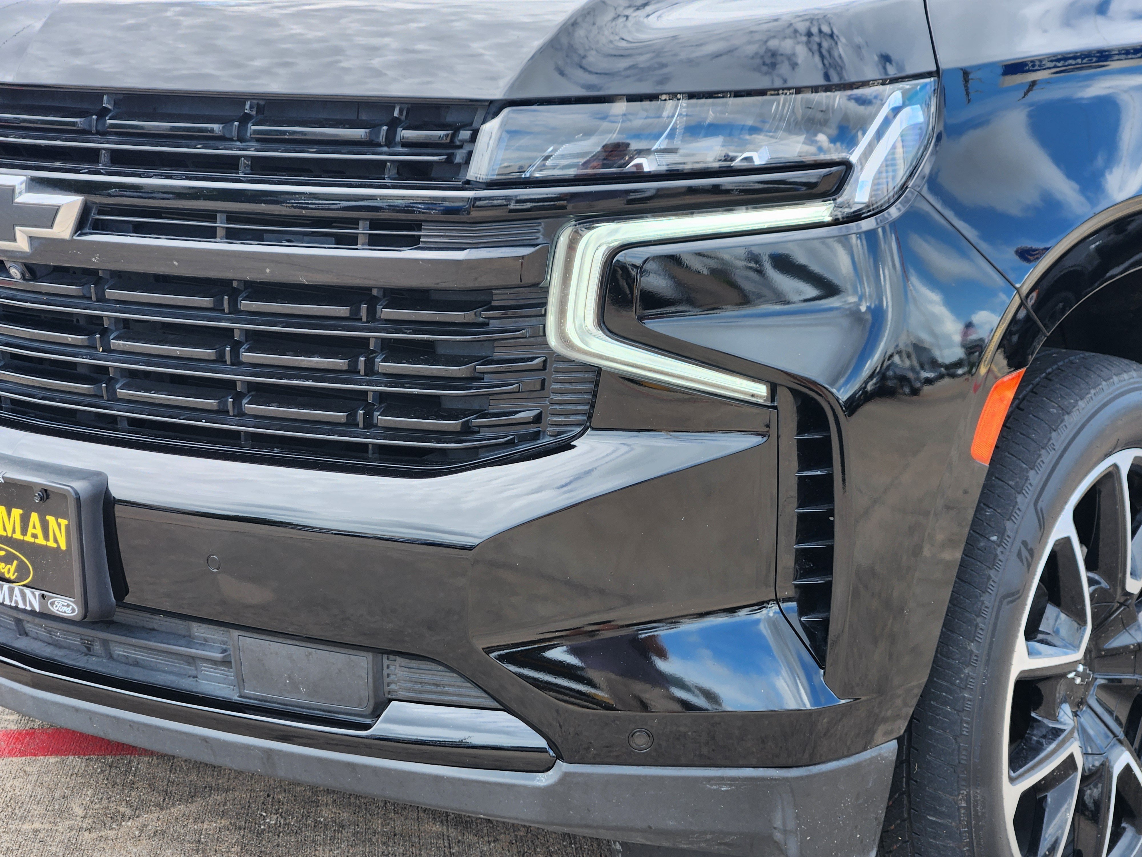 Used 2024 Chevrolet Suburban RST w/ Luxury Package AWD/4WD image 5