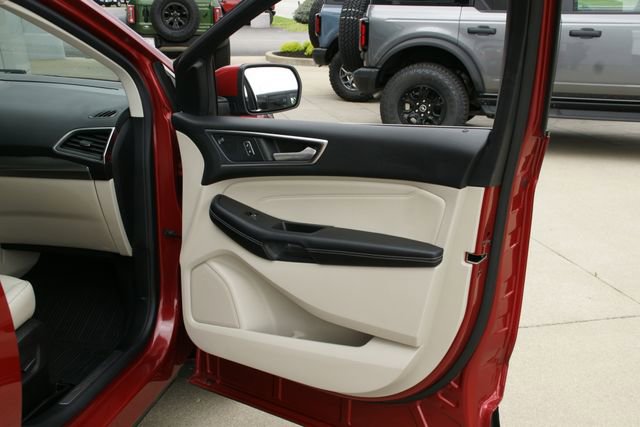 Certified 2022 Ford Edge Titanium w/ Class II Trailer Tow Package image 39