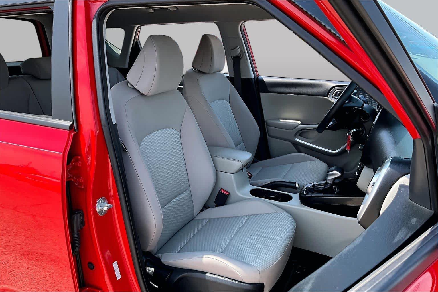 Used 2024 Kia Soul LX w/ Option Group 015 FWD image 9
