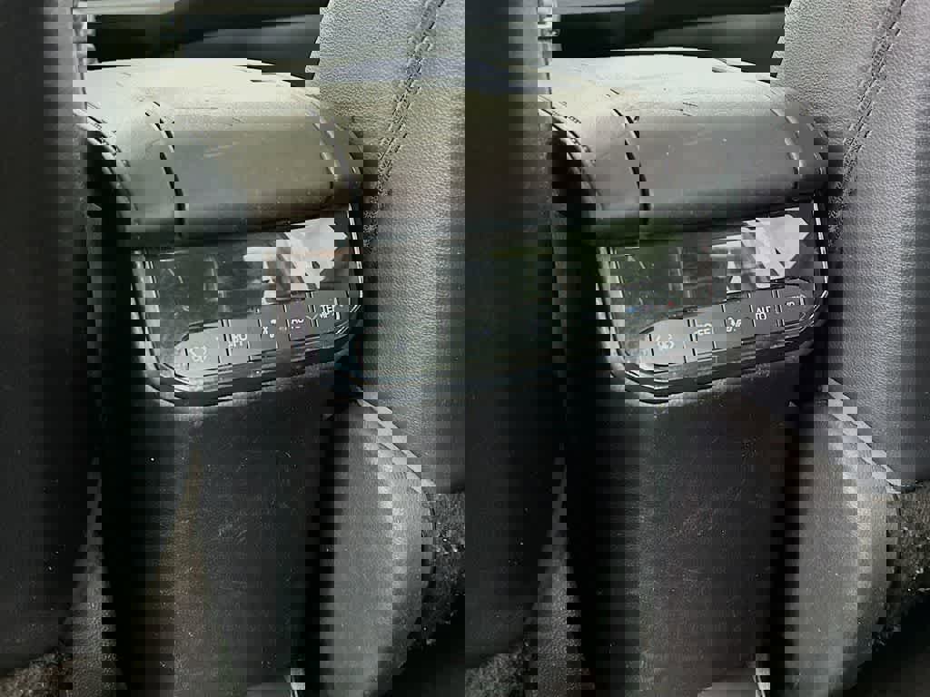 Used 2020 Toyota Highlander XLE image 16