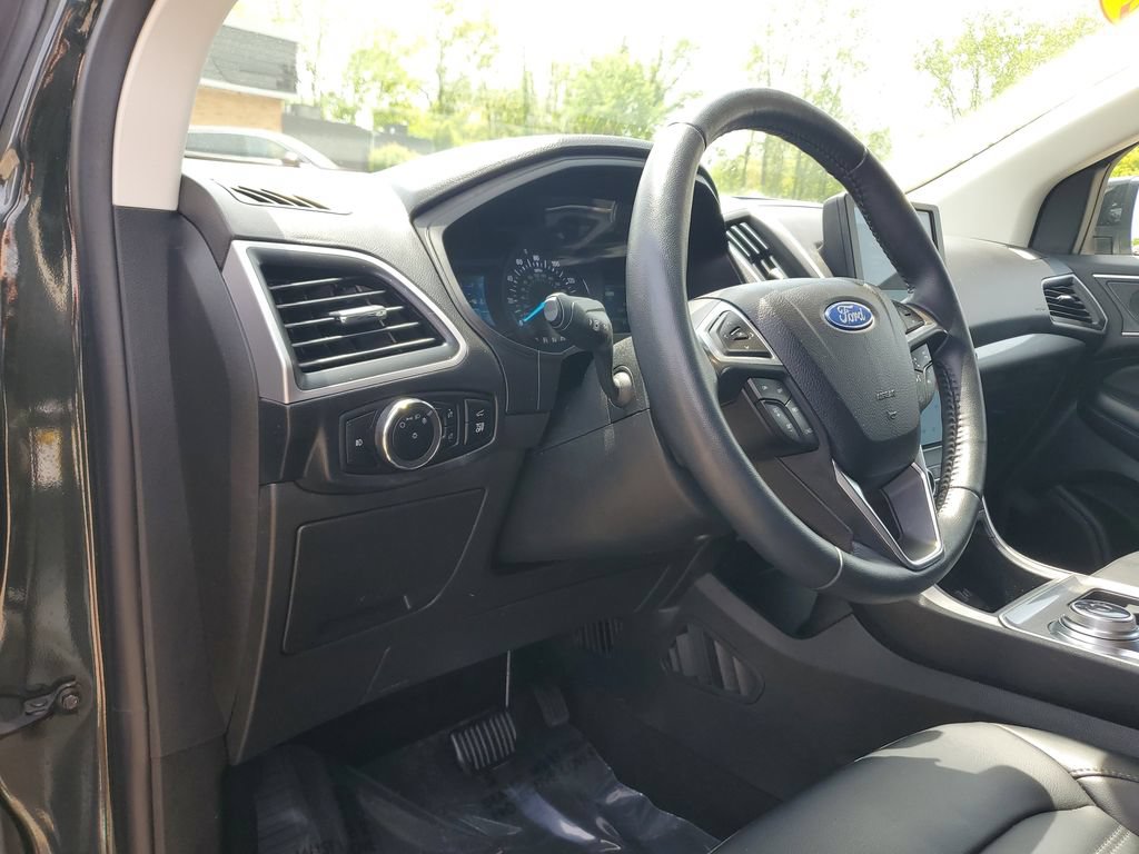 Certified 2024 Ford Edge SEL w/ Convenience Package AWD/4WD image 17
