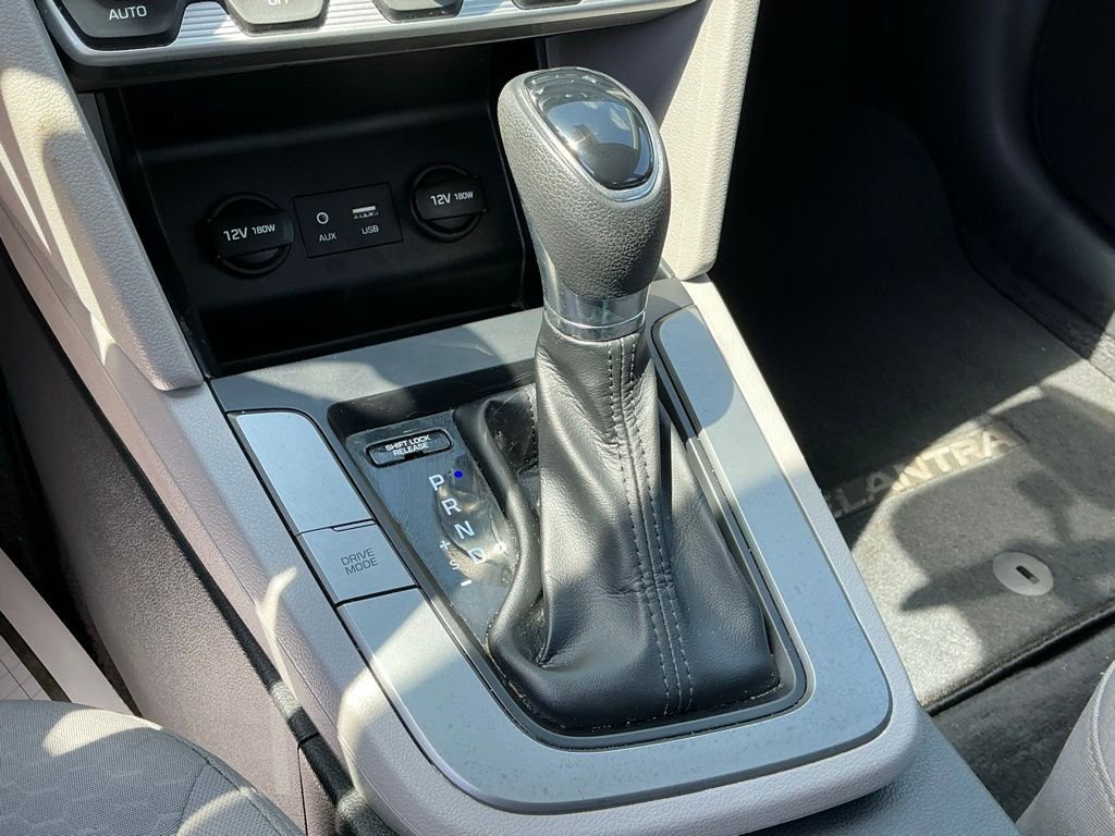 Used 2020 Hyundai Elantra SE image 31