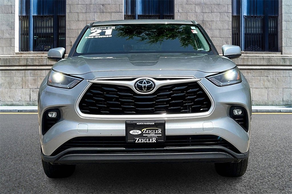 Used 2021 Toyota Highlander LE image 3