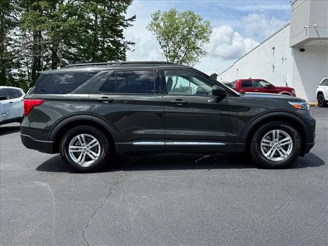 Certified 2023 Ford Explorer XLT w/ Equipment Group 202A RWD image 3
