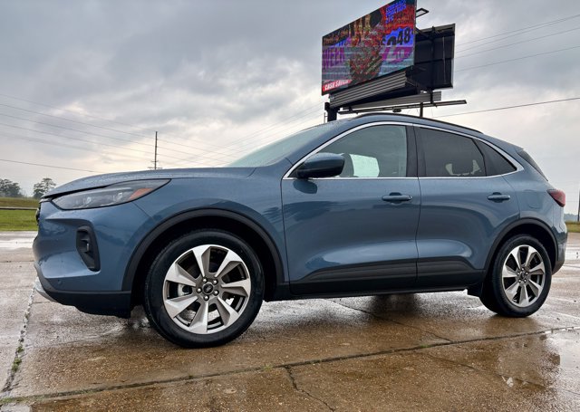 Certified 2025 Ford Escape Platinum w/ Premium Technology Package FWD image 2
