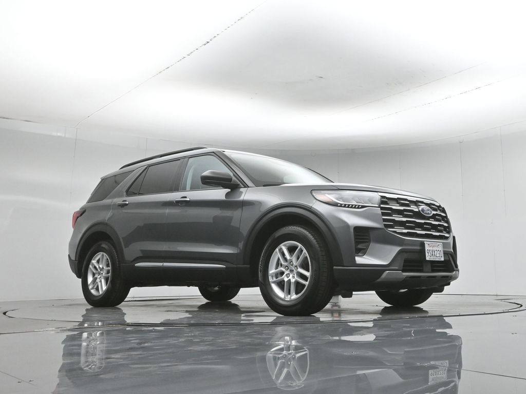 Certified 2025 Ford Explorer Active RWD image 4
