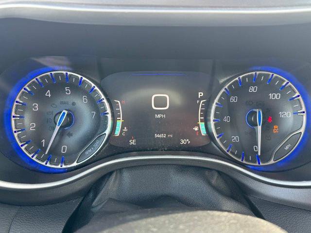 Used 2024 Chrysler Pacifica Touring-L FWD image 23