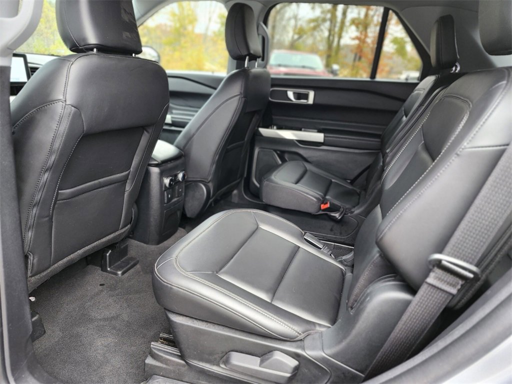 Certified 2022 Ford Explorer XLT w/ Equipment Group 202A image 16