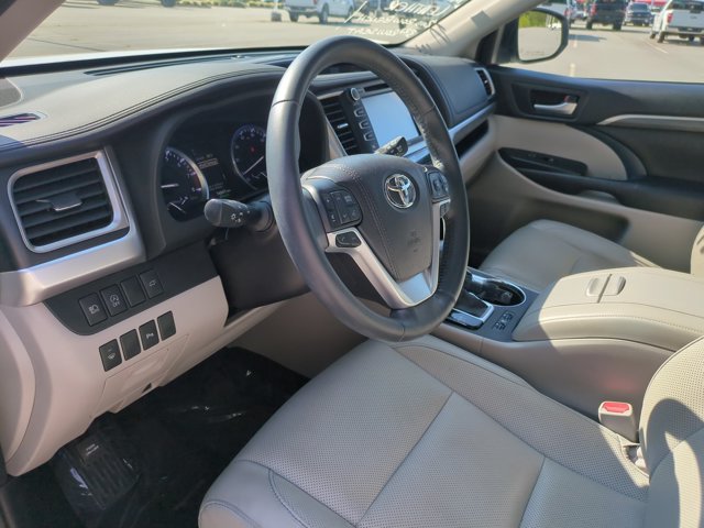 Used 2017 Toyota Highlander Limited FWD image 16