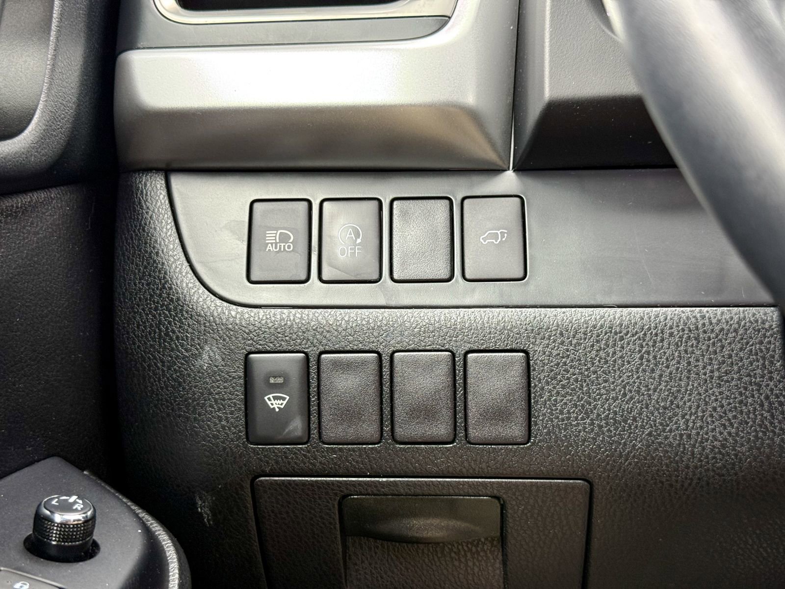 Used 2019 Toyota Highlander XLE AWD/4WD image 34