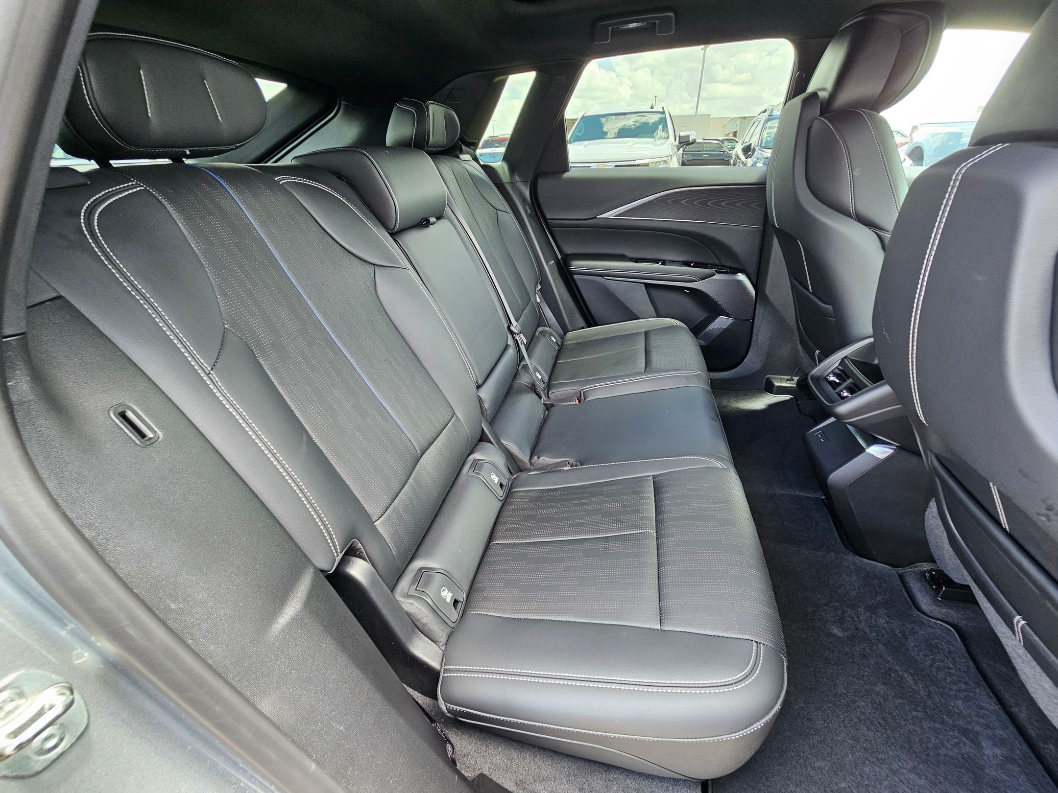 Used 2024 Cadillac Lyriq Sport RWD image 30