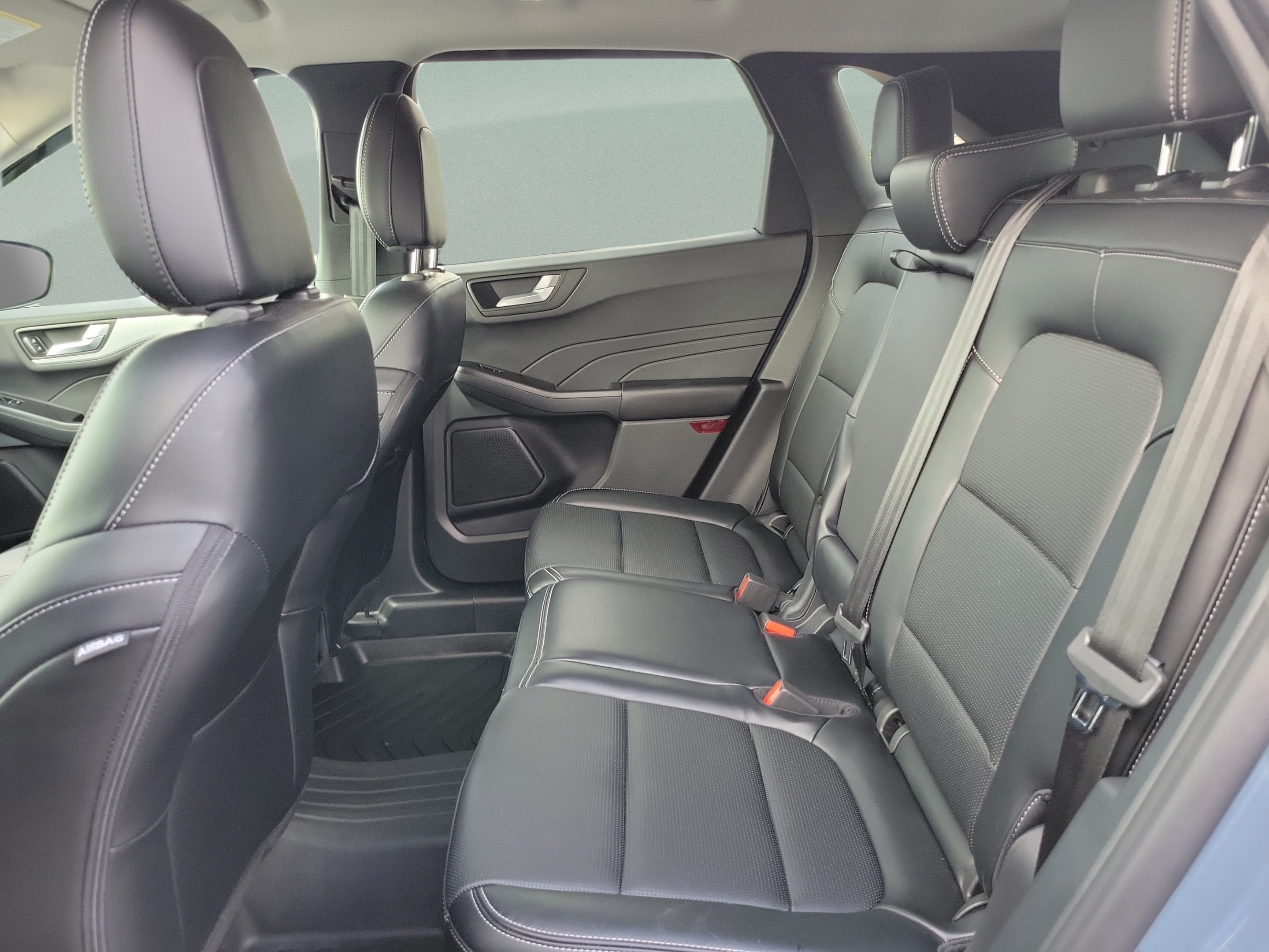 Certified 2025 Ford Escape Platinum AWD/4WD image 9