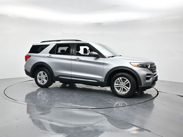 Certified 2023 Ford Explorer XLT w/ Equipment Group 202A image 3