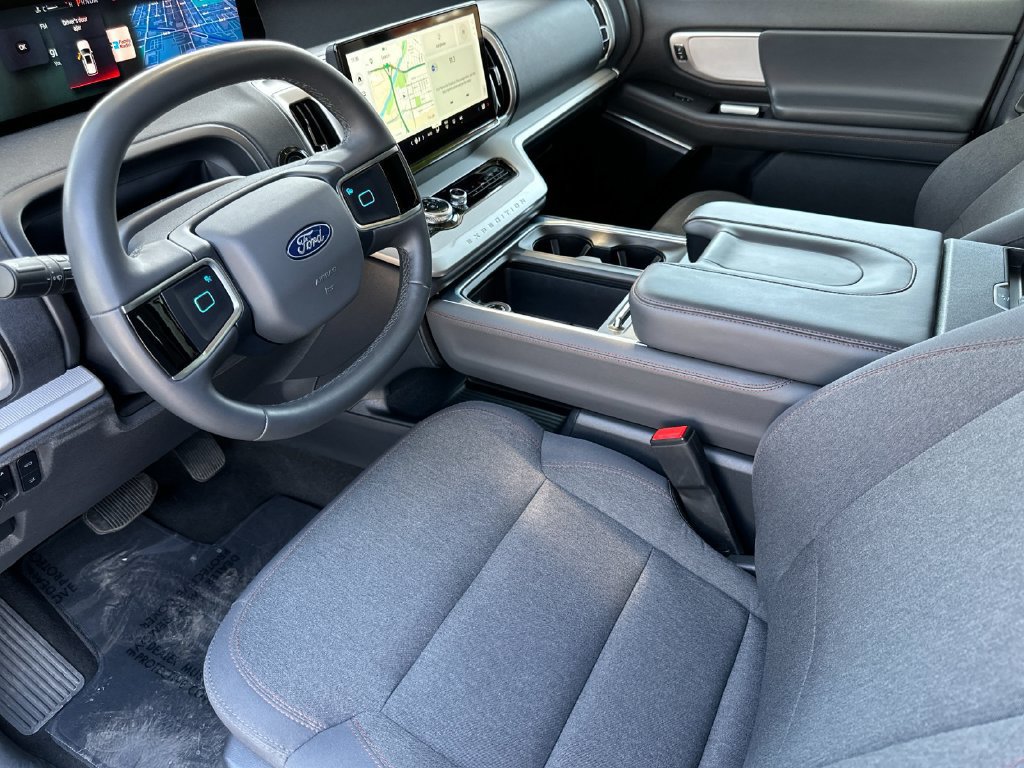 Certified 2025 Ford Expedition Active AWD/4WD image 9