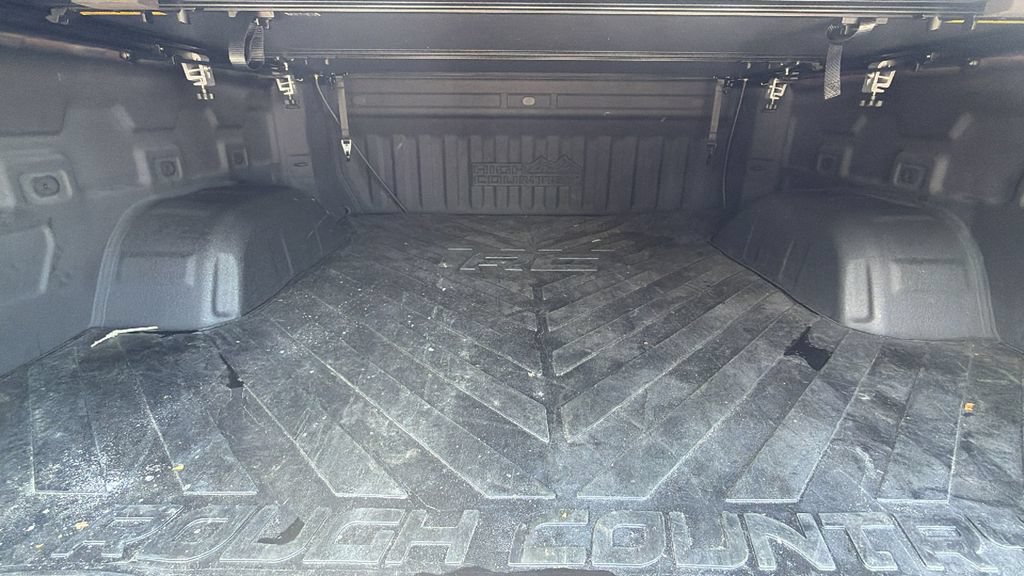 Used 2022 Chevrolet Silverado 1500 High Country w/ Technology Package AWD/4WD image 13