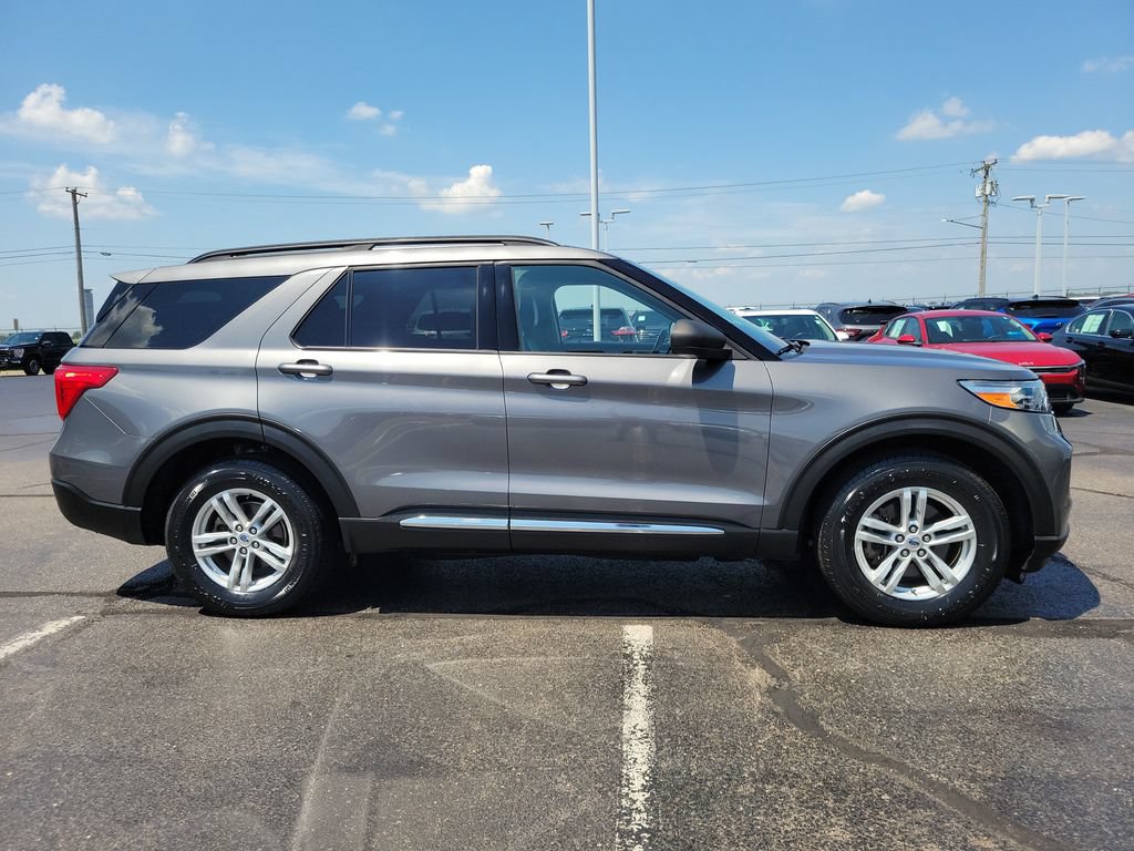 Certified 2021 Ford Explorer XLT w/ Equipment Group 202A AWD/4WD image 3