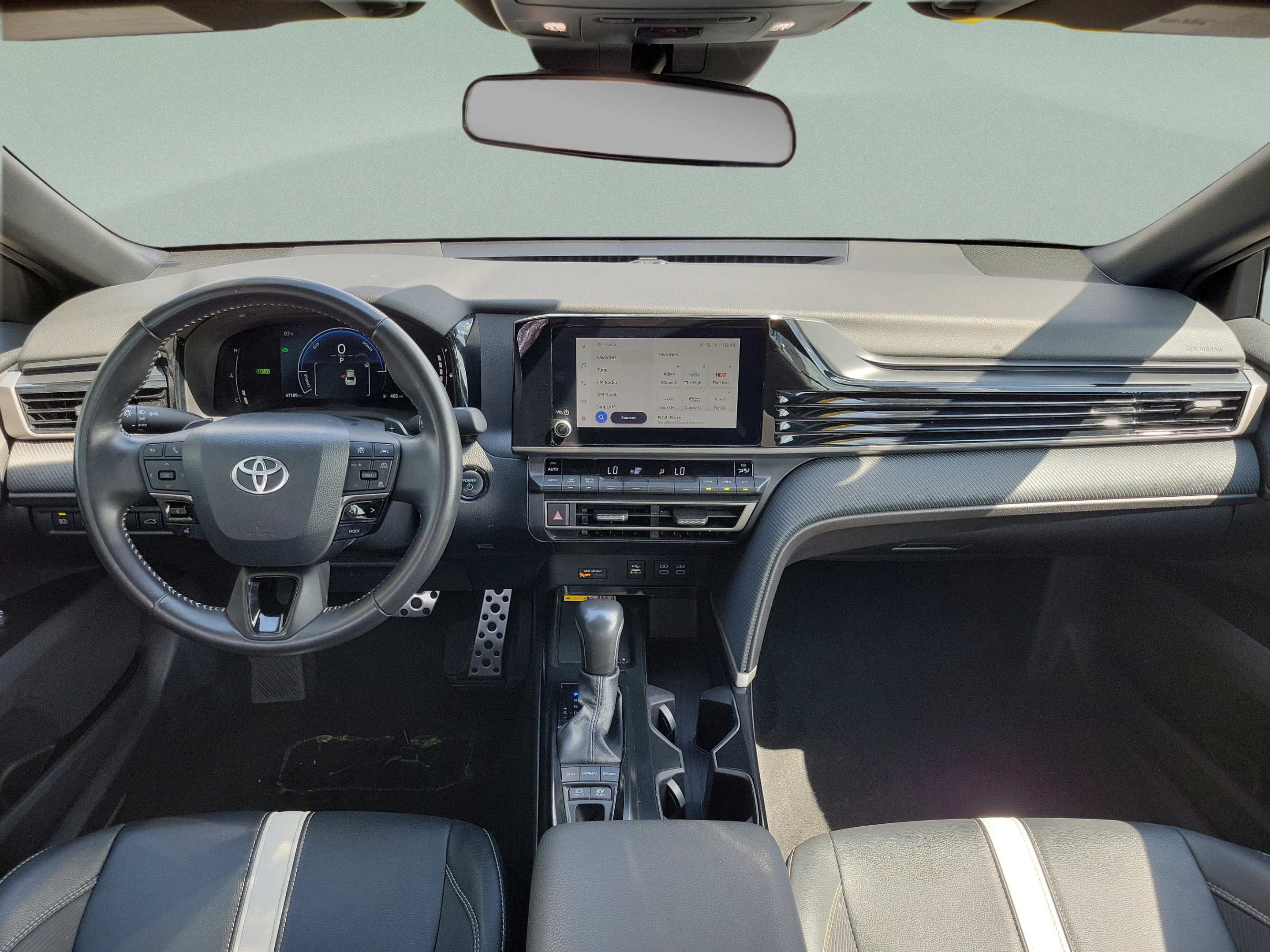 Used 2025 Toyota Camry SE FWD image 6