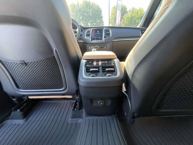 Used 2023 Volvo XC90 B6 Ultimate w/ Lounge Package AWD/4WD image 17